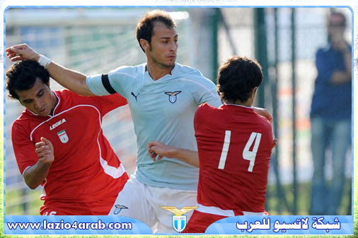 رادو يغطي على اثنين من لاعبي منتخب ايران في مباراة وديه